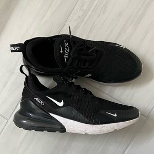 Nike Air Max 270 Shoes in Black